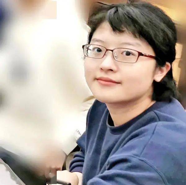 进行采访工作学生们在采访凤庆鲁史中学的学生2019年写作营作家amanda