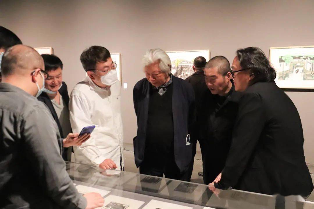 现场视频著名版画家邬继德首次大型回顾展今日启幕100多件作品亮相