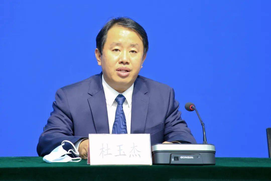 4月28日,滨州市召开第二十八场疫情防控新闻发布会,副市长杜玉杰出席