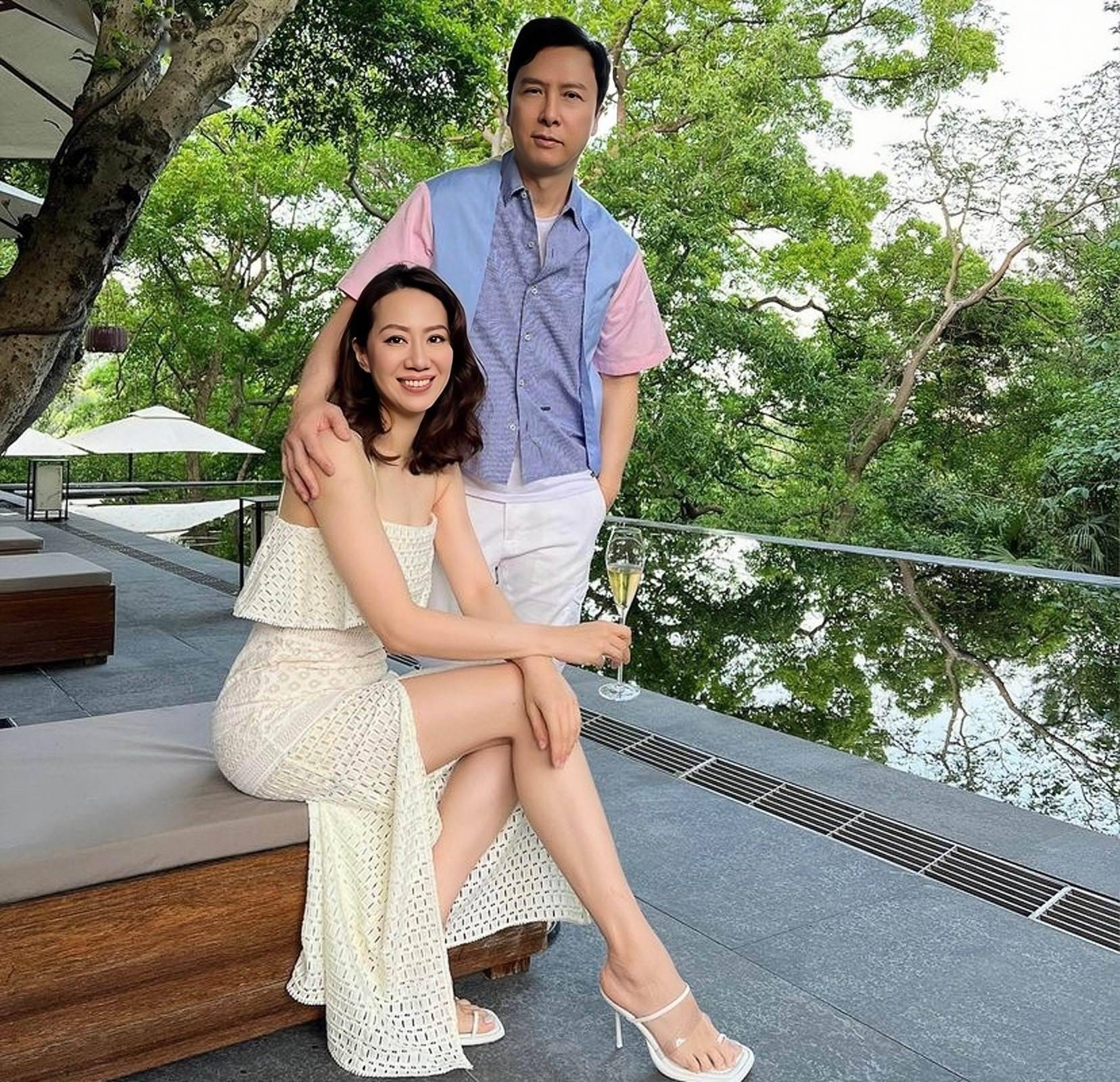 在合照中,除了看到大家熟知的女儿甄济如之外,14岁的儿子甄济嘉也是