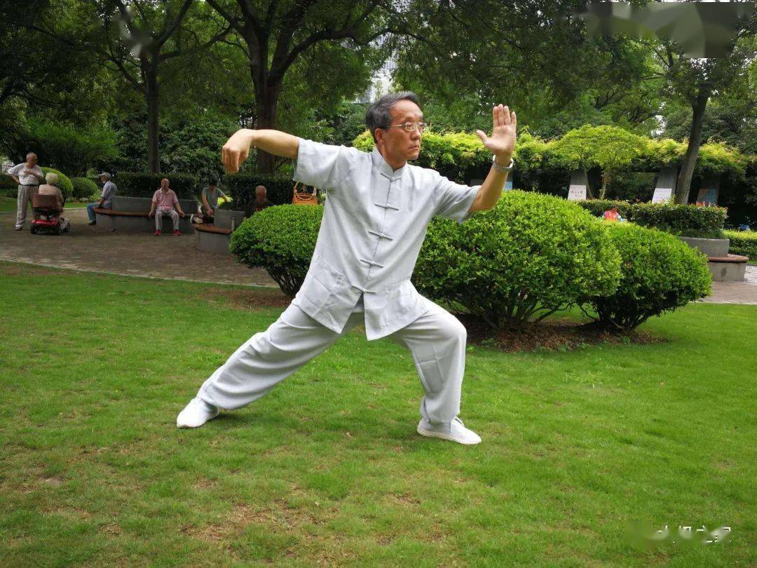 武当太极健康操(武当太极健身操背向分解教学)
