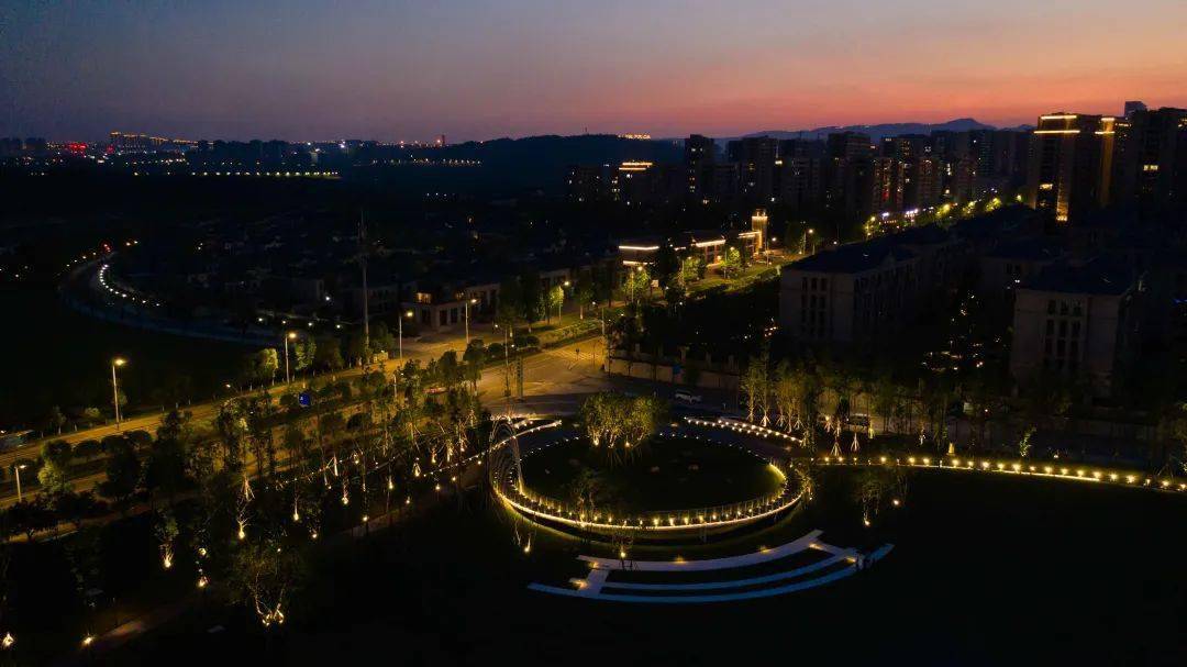 大美两江就在家门口御临河畔再添一景两江拾光畔公园建成投用