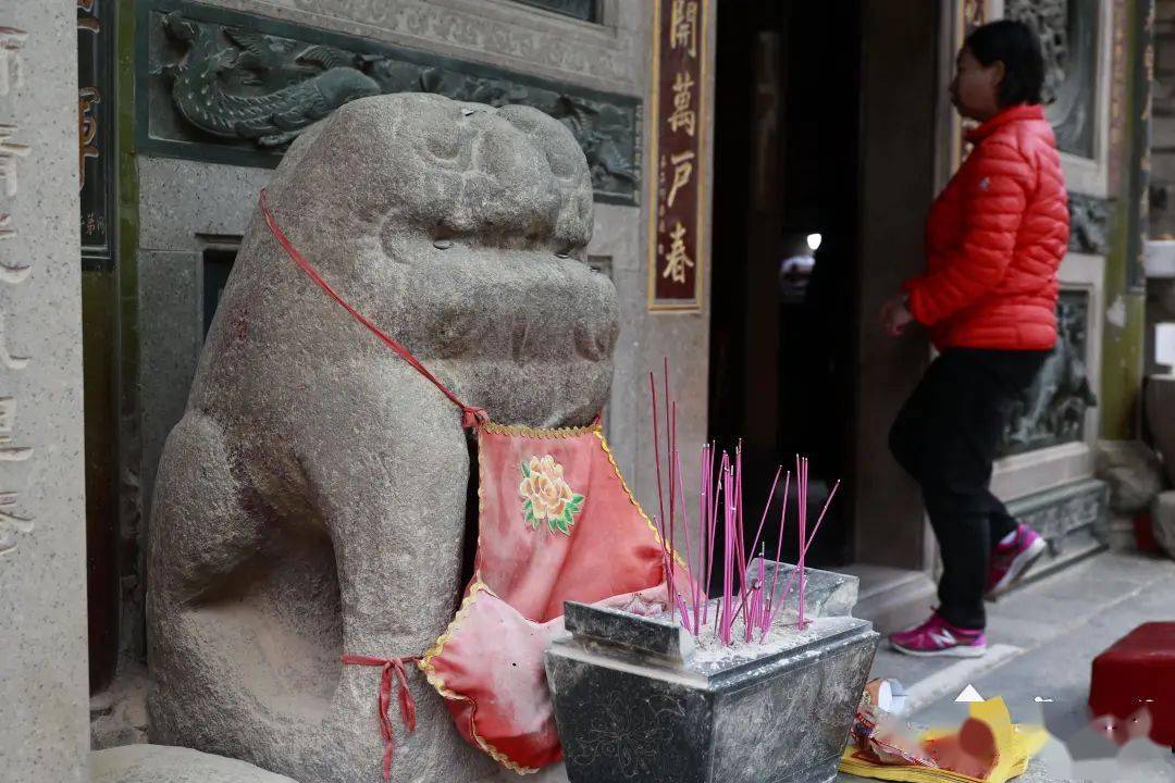 石狮凤里庵前的石狮子(郭小青 摄)石狮市博物馆馆长李国宏介绍,隋唐