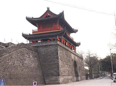 荆州古城墙顶部全线贯通，三处城门景点免费开放?