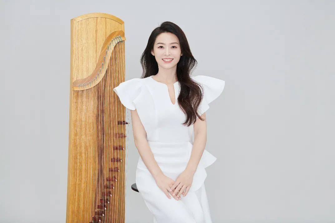 每晚1930跟袁雪梅老师用流行曲学古筝