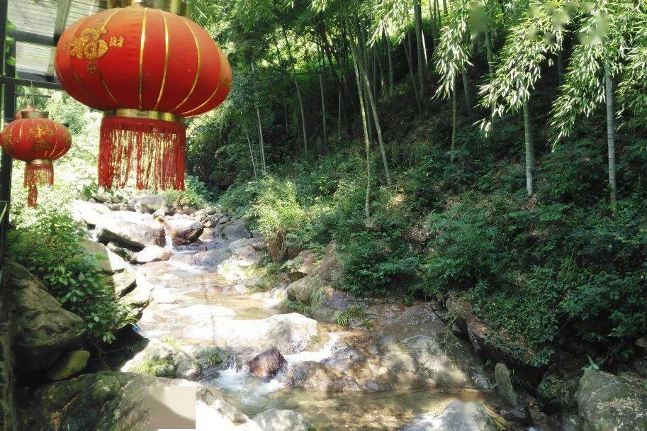 一家依山傍水的民宿華克山莊位於戴村鎮著名景點