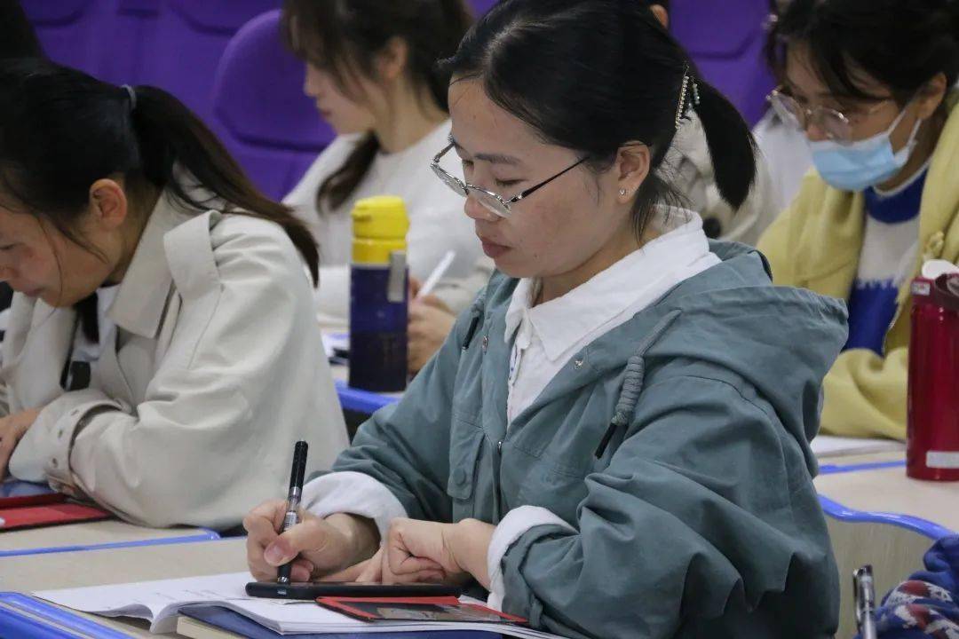 结构化教学让学习深度发生定海区小学数学8学时培训活动在檀枫校区