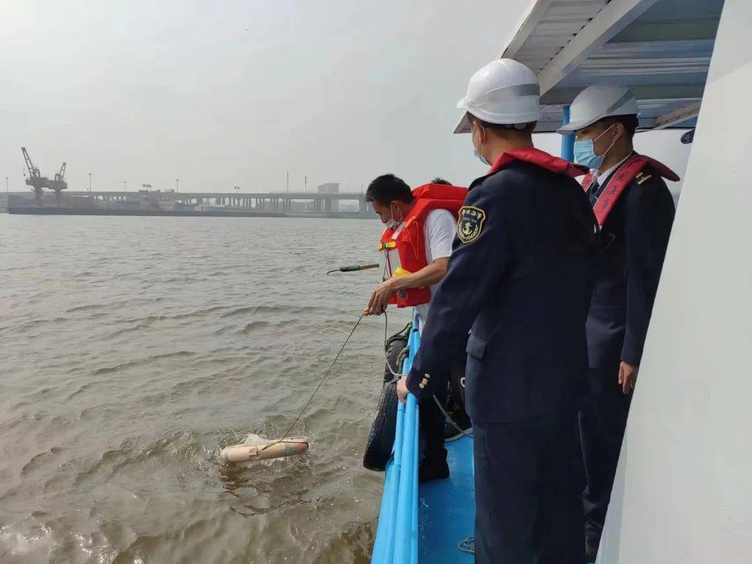 東海路派出所,漁業協會聯合開展北塘水域水上安全宣貫和法律諮詢活動