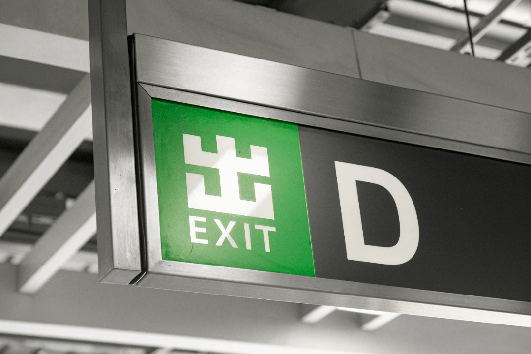 (地铁站出口)(安全出口)(紧急出口)也许你没有特别留意但是每一种颜色