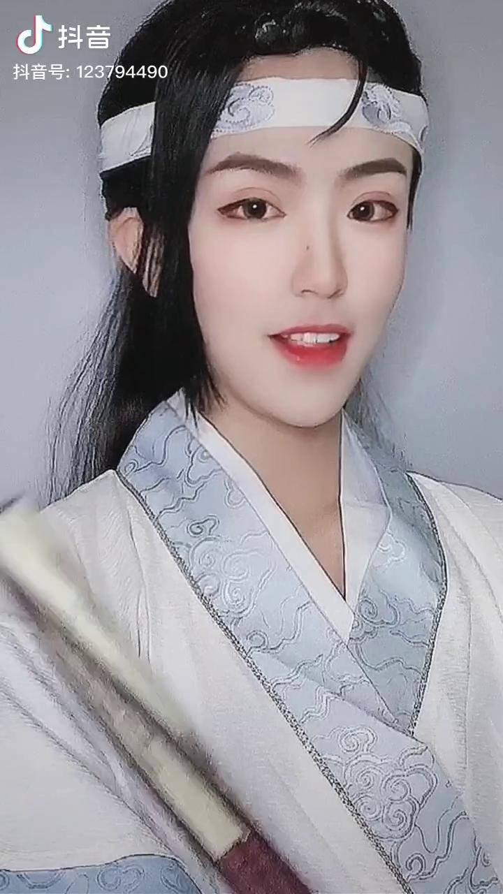 充能计划cos蓝景仪私设新任蓝宗主在清谈盛会上语出惊人果真风采依旧