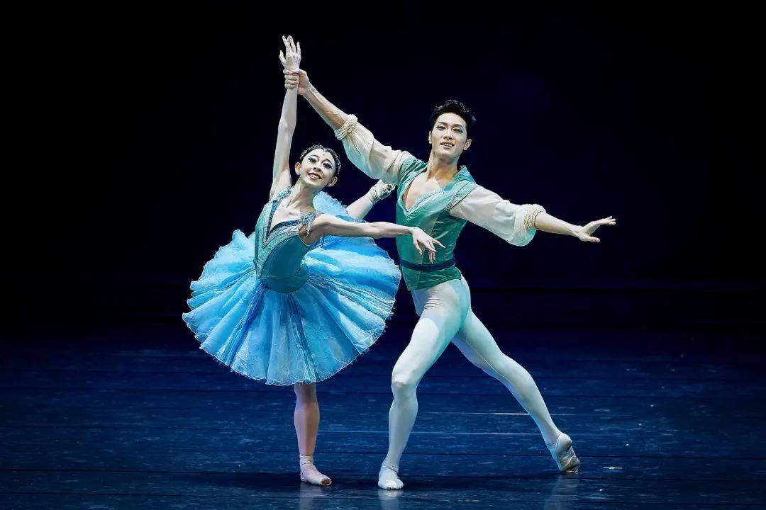 交响芭蕾重逢花开时再次绽放春风有信花开有期相信一切美好皆在路上