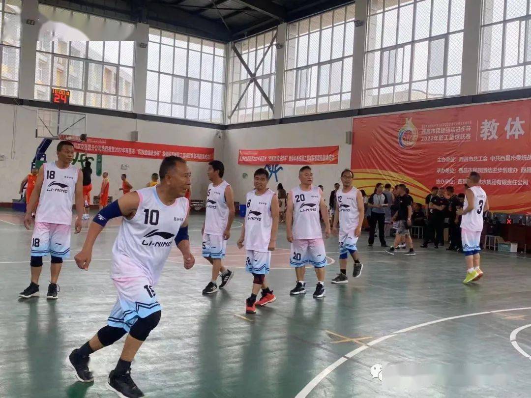 灵"肖"一动 首战告捷——西乡中学篮球队员风采记录