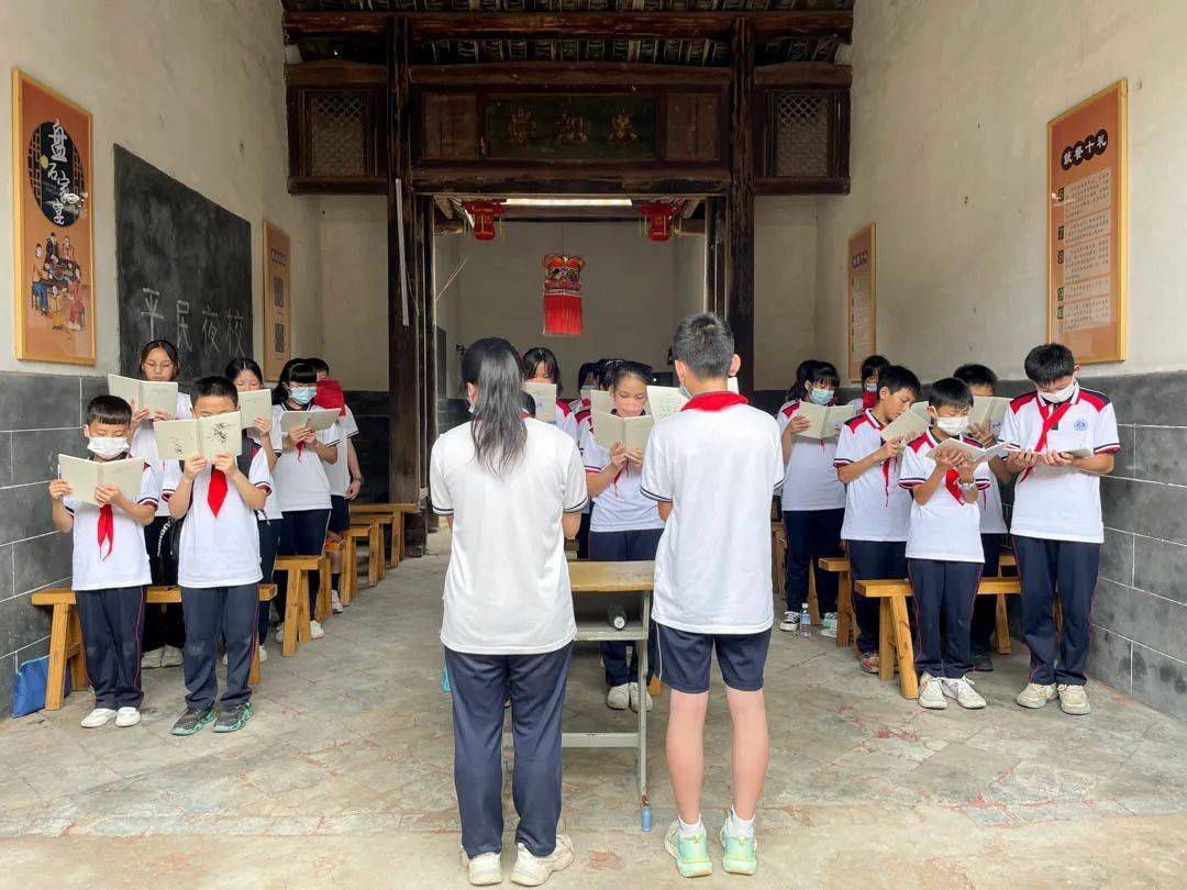 研学活动中,大湖镇组织各中小学校学生先后到中共连平县工作委员会