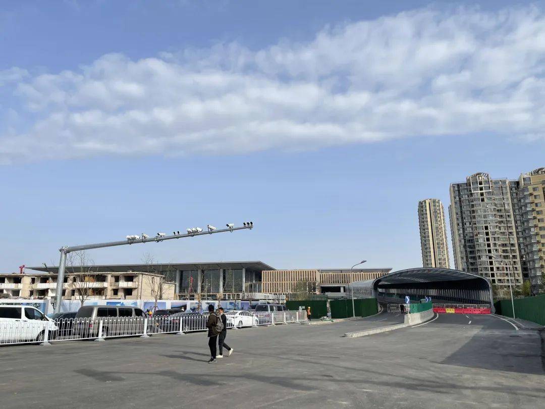 车辆走高架行人走通廊新丰台站五一又有新变化多图