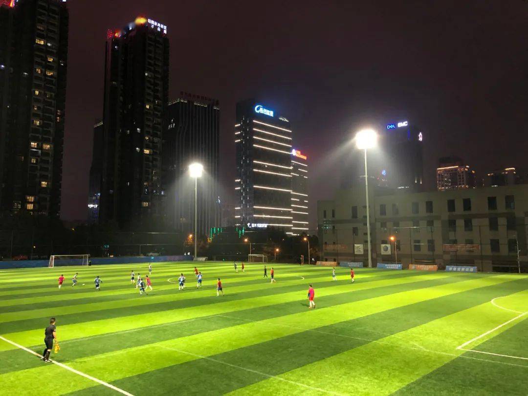 贵阳奥体中心主体育场(3)贵阳奥体南侧广场足球场.