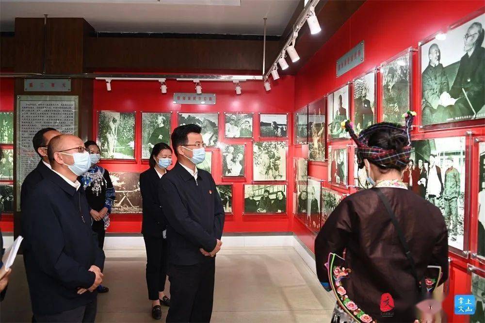 5月1日,州委书记陈明到广南县柯仲平纪念馆参观学习,接受革命历史教育