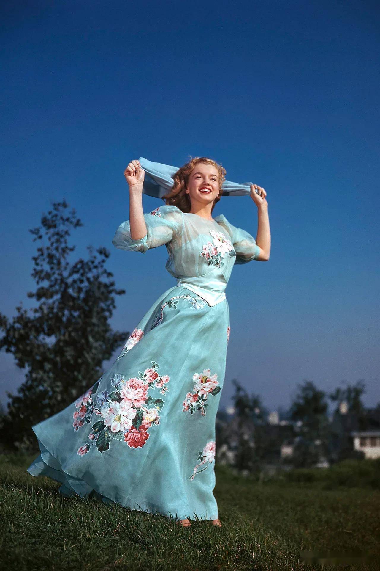 玛丽莲·梦露于1947年在洛杉矶拍摄了一张照片_福克斯_女郎_世纪