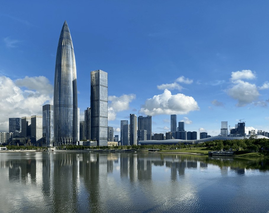 作为城脉金融中心大厦项目执行经理的曾佳明比以往更加有条不紊