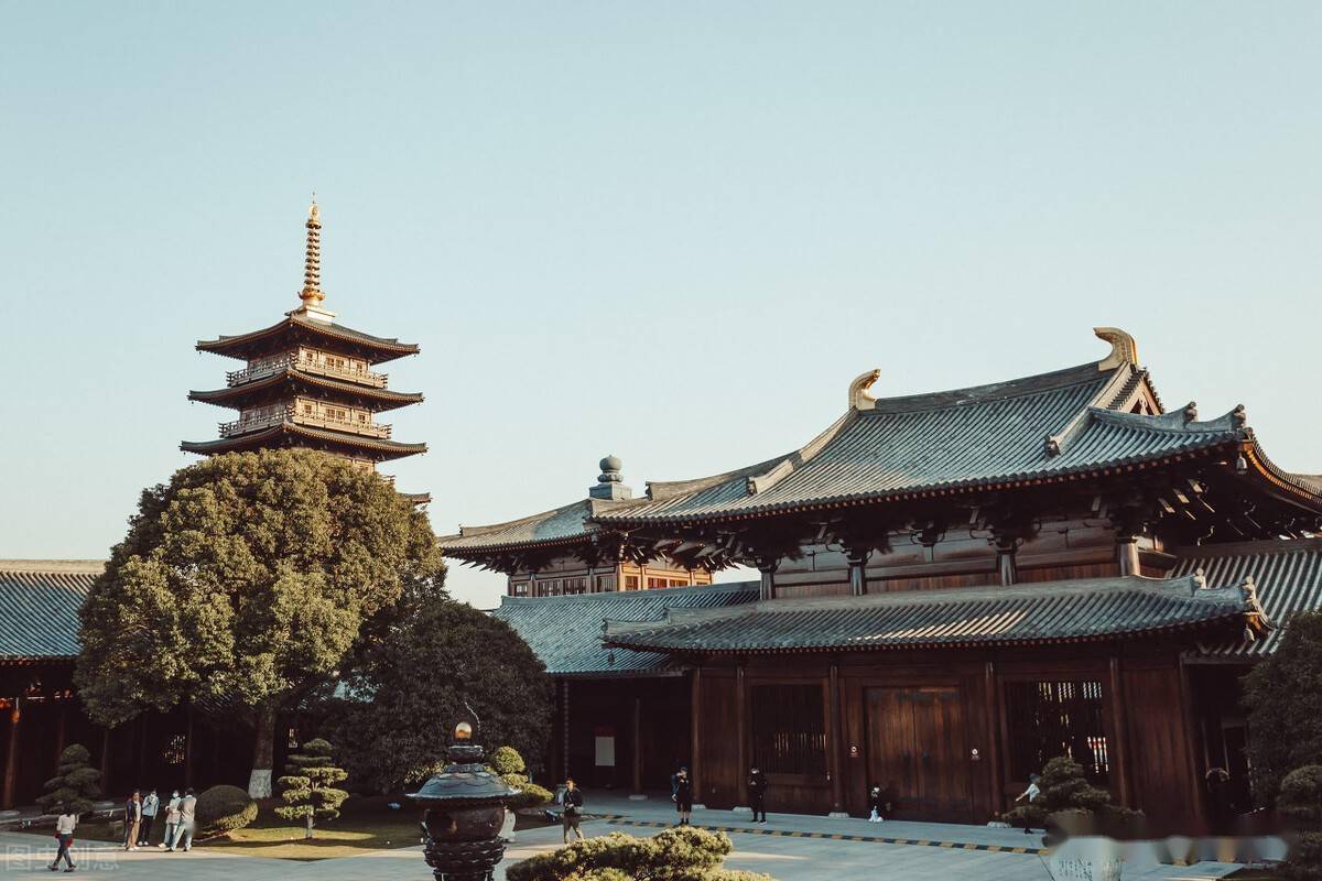 皇帝上朝的地方叫紫宸殿.