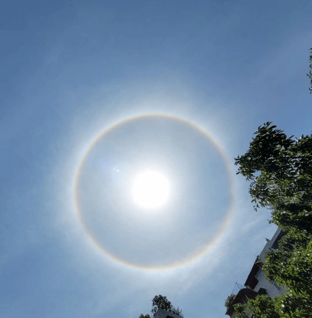 太美了刚刚宜宾天空惊现日晕奇观朋友圈被刷屏你看到了吗