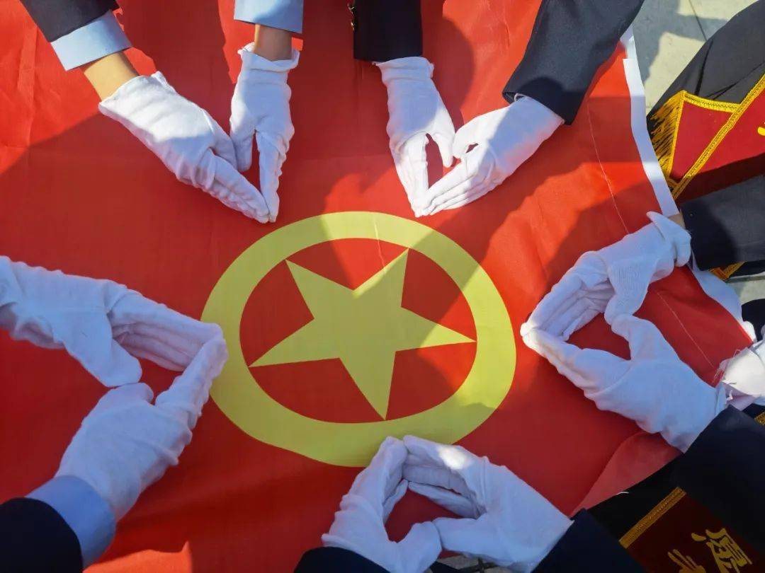 喜迎二十大 永远跟党走 奋进新征程——我和团旗合个影