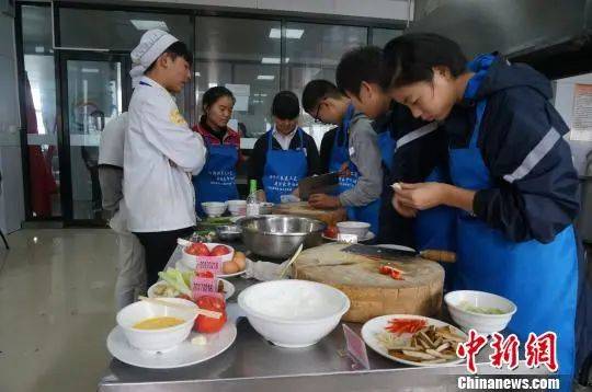 劳动课回来了！9月起中小学生要学煮饭种菜修家电