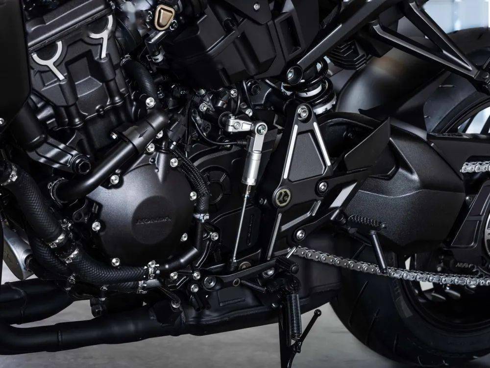 黑色大黄蜂本田cb1000rblackedition发售