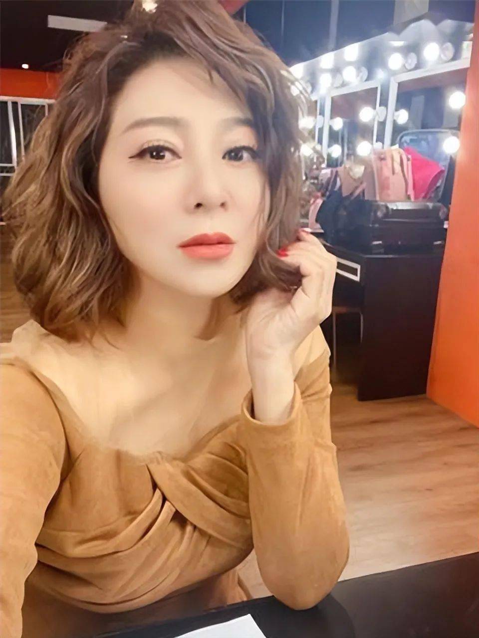 王彩桦_事情_中小学