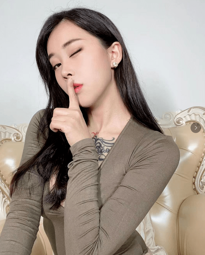 p站张老师d音直播露脸事件