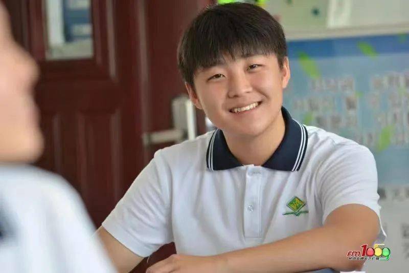 奋斗者61正青春珲春二中金谊林立鸿鹄志在奋斗中成长