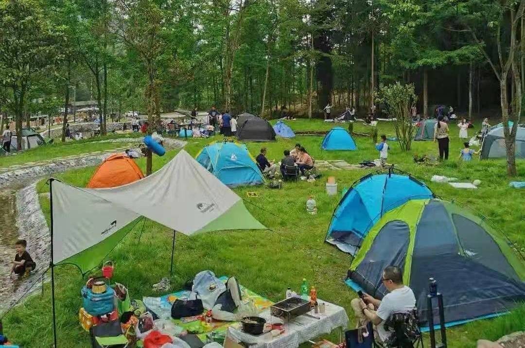 帐篷露营火出圈 “五一”假期71万人次游彭州