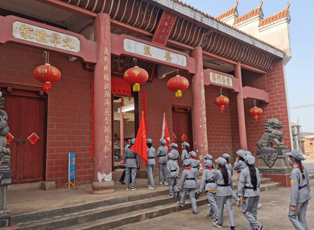 廉續清門贊勤插立夏秧江西省分宜縣第一中心小學小紅軍尋訪之旅