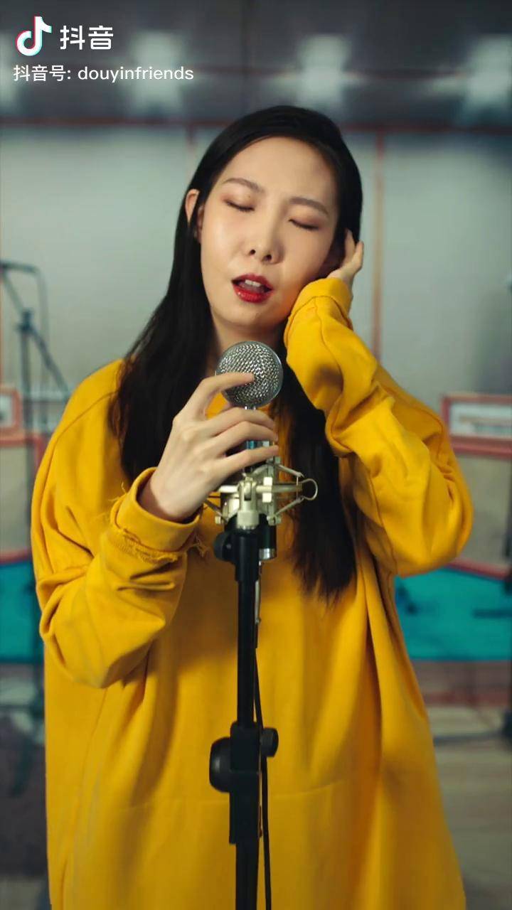 销售经理热爱唱歌逆袭成为千万粉丝歌手丫蛋蛋换个心情做自己生活里