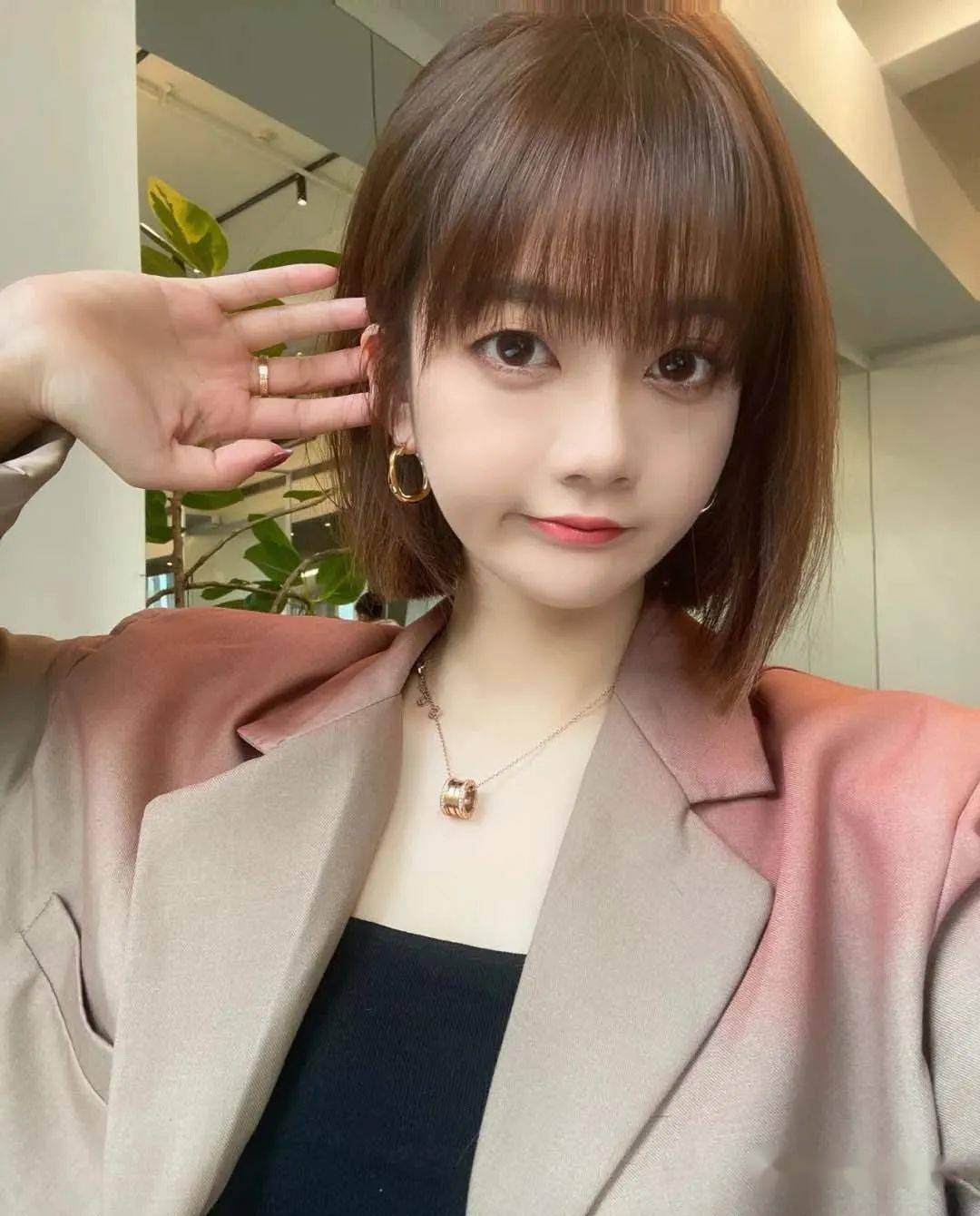 清纯女生齐脖短发冲冲冲