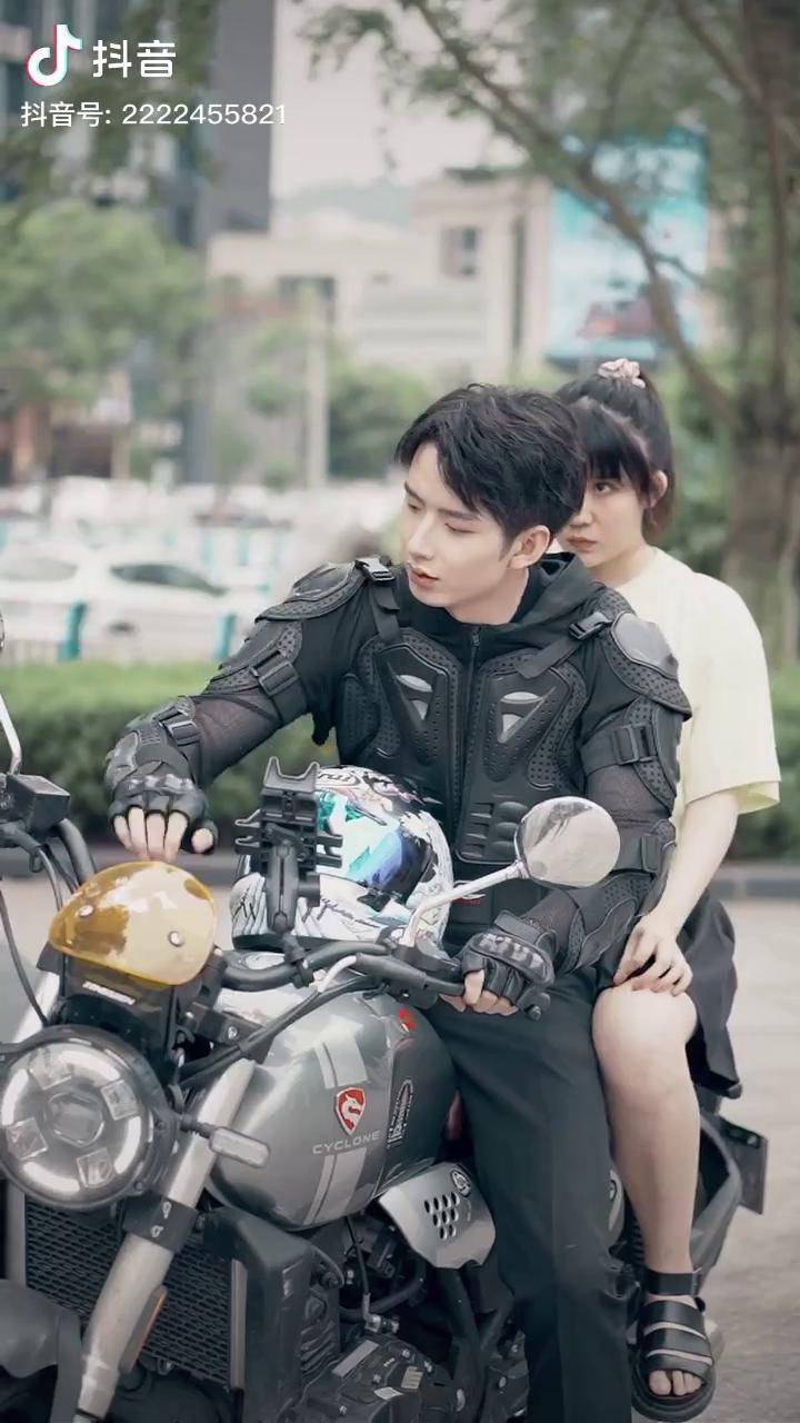 那个让你嘴角上扬的人姓什么彬彬有你恋爱百万赞演技大赏