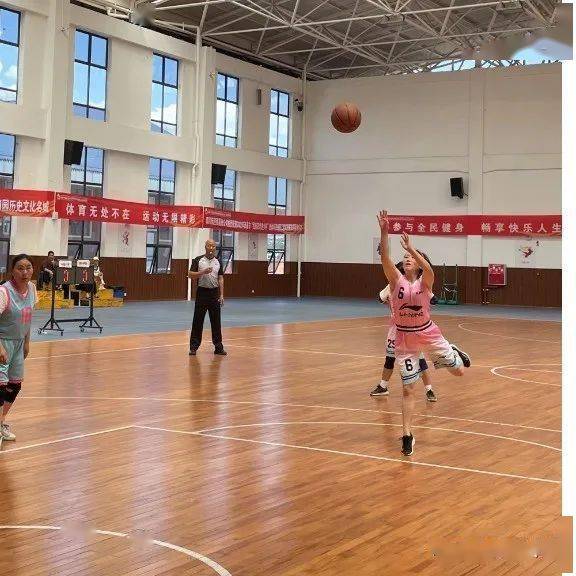 看铿锵玫瑰向梦想投篮写给西乡中学女子篮球队