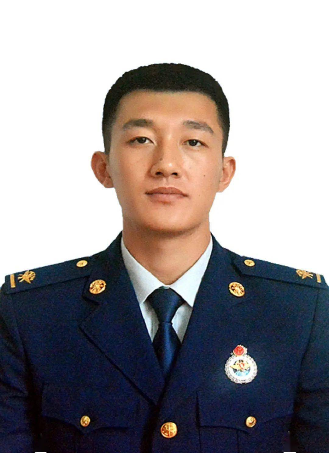 中共党员,现任将乐县郑忠华消防救援站三级消防士消防救援衔.