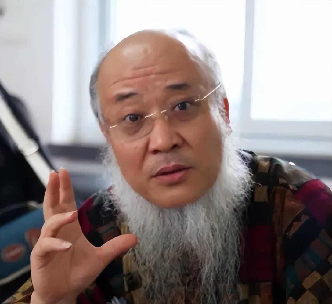 53岁画家爱上24岁非洲女孩,花费4000万举办婚礼,7年后剃度出家_杨彦