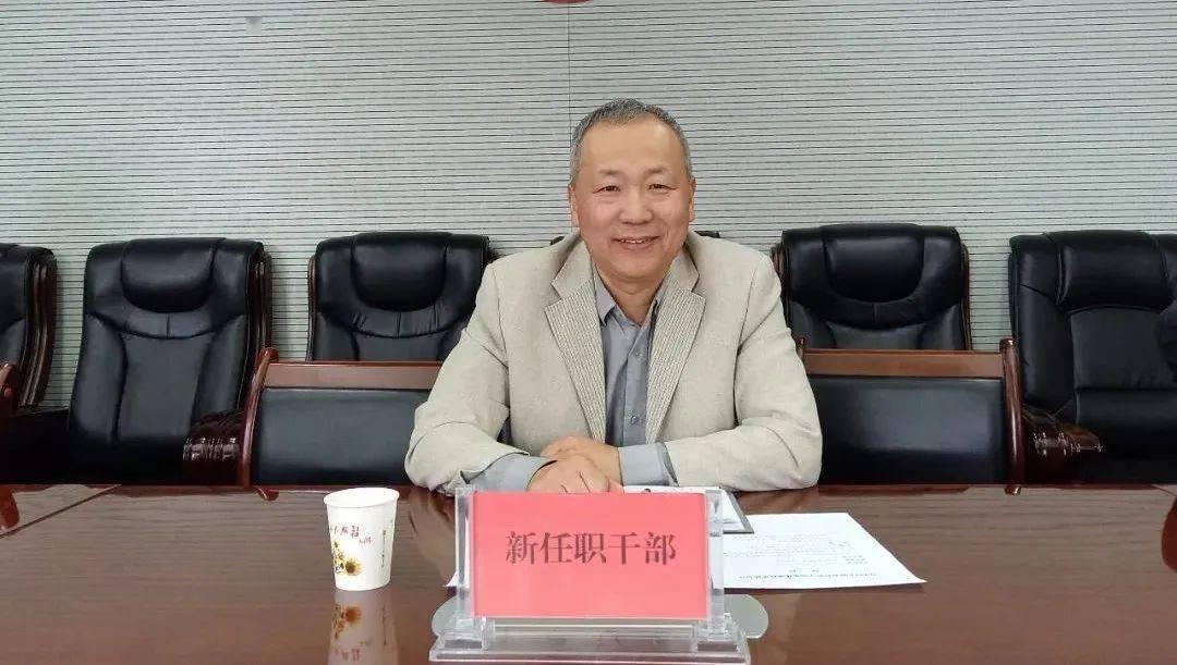 自治区妇联机关党委专职副书记胡方勇表示将在党组的领导下,在新的