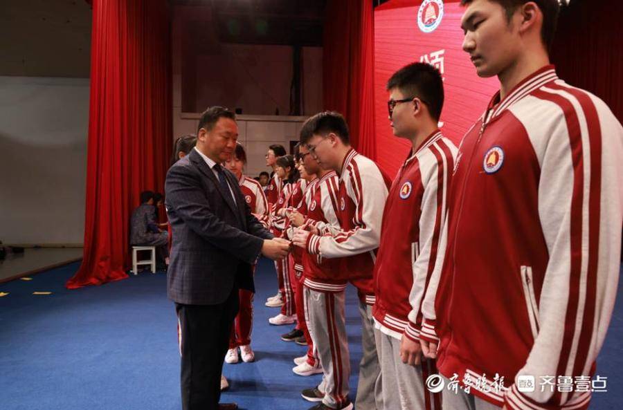 日照一中举行2022年毕业典礼_少年负_尚洪兵_高三