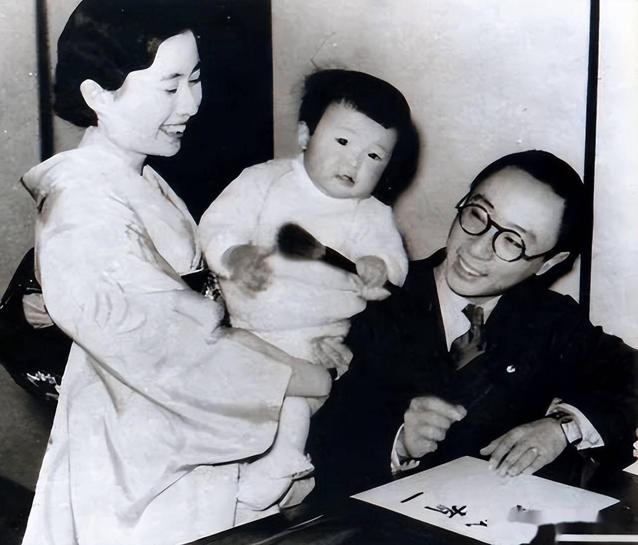 一生想当王妃,痴恋溥仪终生未嫁,她值得吗?_王敏彤_贵族_向家人