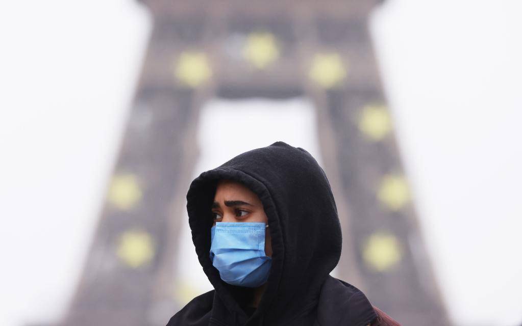 同日,美国政府宣布,作为全球因新冠疫情病亡人数最