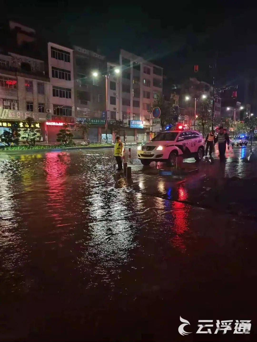 云浮全力应对暴雨袭击图片+视频直击现场→
