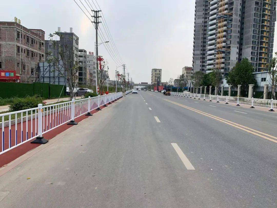 园洲世纪一路欣旺达南门路段摩电车道正式启用