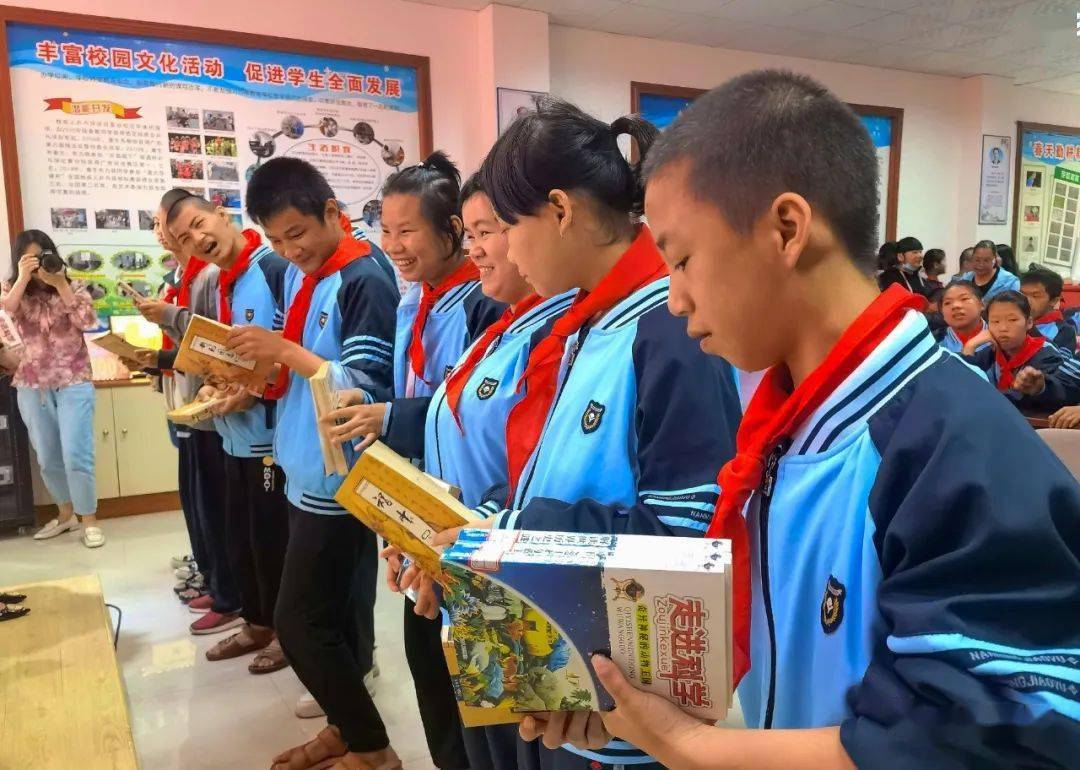 大化特殊教育学校开展助残日活动_爱心_南宁市_残疾人