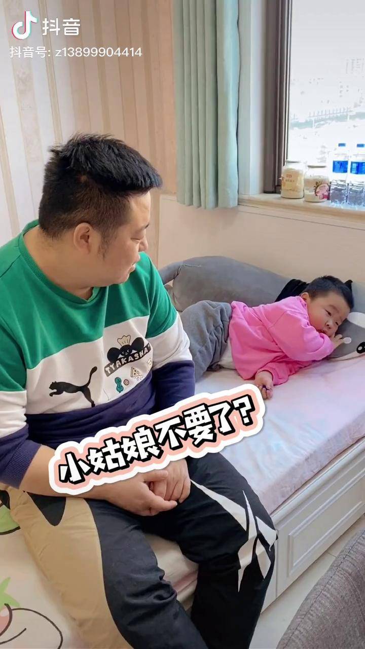 到底是谁家的小姑娘吖,让我家祁虫虫满脸都是她!