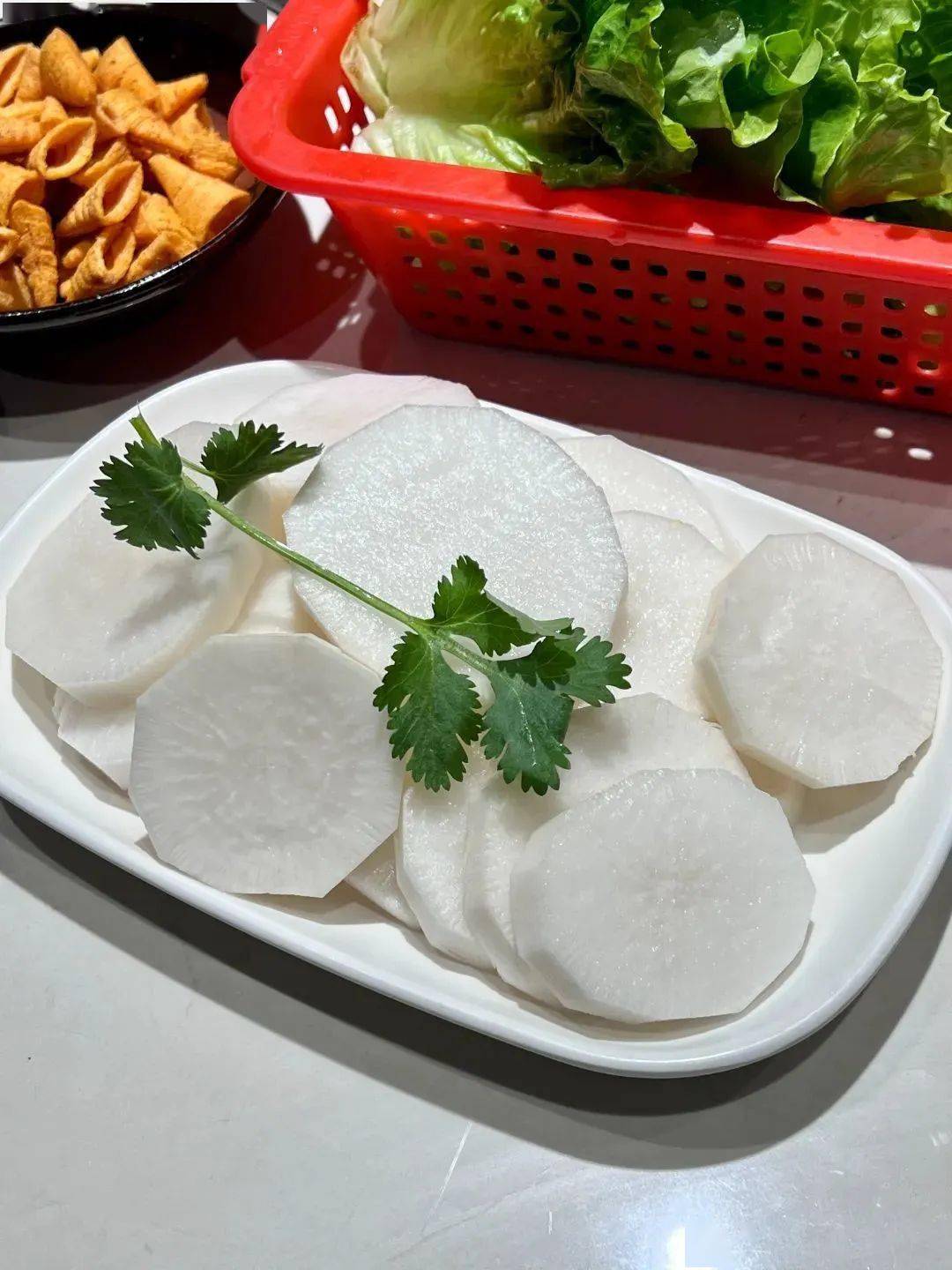 下锅鸡杂,入味贡丸,白萝卜片.