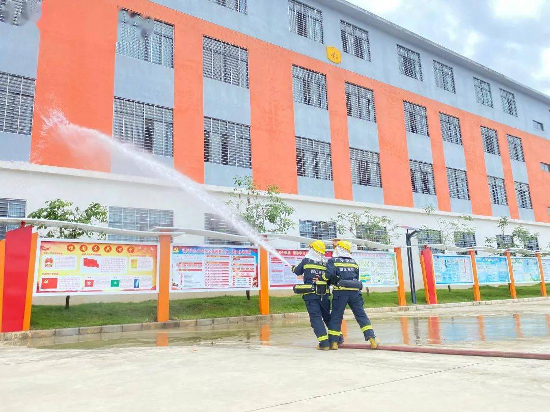 强化消防意识打造平安校园阳西县消防救援大队走进丹江小学开展消防