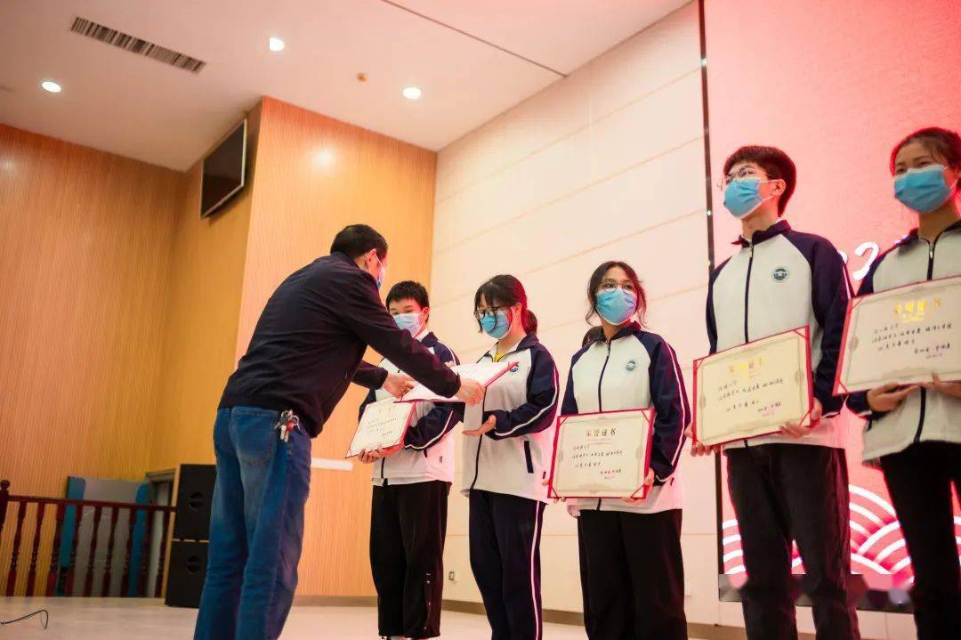 凝聚青春力量獻禮建團百年邵陽縣第一高級中學舉辦五四表彰大會暨新