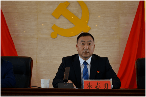 闭幕式上,朱志勇指出,工商联作为党和政府联系非公有制经济人士的桥梁